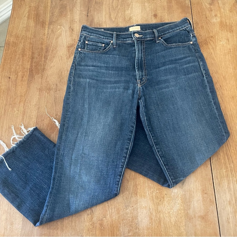 MOTHER The Insider Crop Step Fray in size 30
GIRL CRUSH - Picture 6 of 14